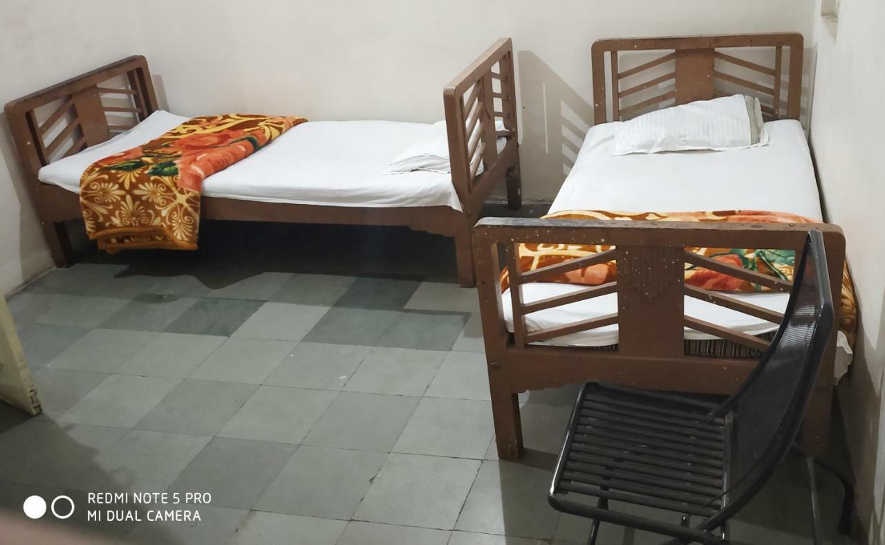 Hotel Uttam Nivas Ahmedabad Exterior foto